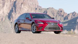 Lexus LS500h 2017 года